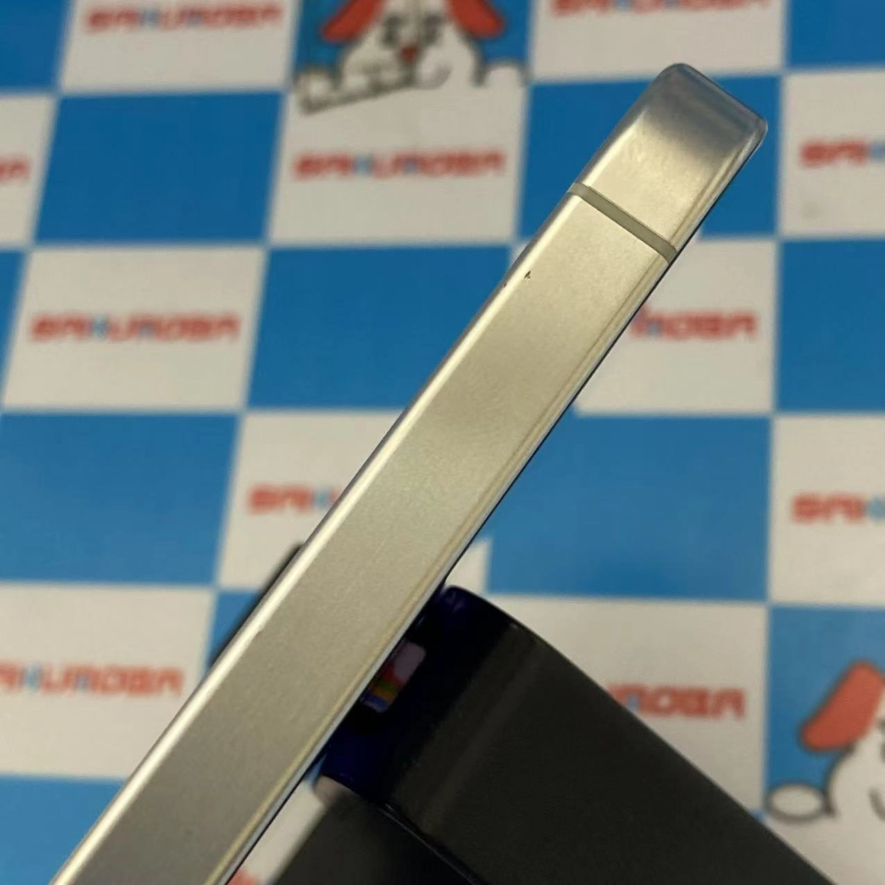 iPhone15 Pro 256GB ホワイトチタニウム MTUD3J/A AU版SIMフリー美品 au