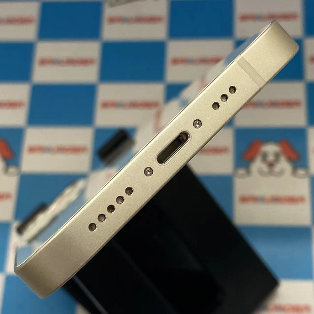 iPhone13 128GB スターライト MLND3J/A docomo版SIMフリー新品同様