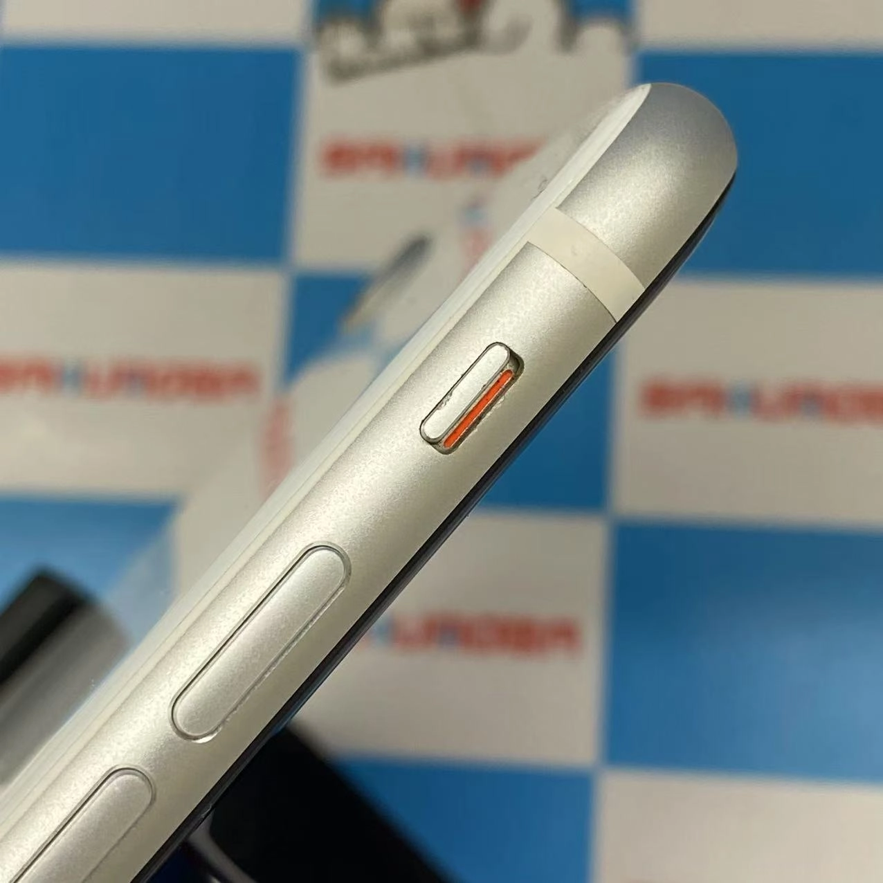 iPhoneSE 第2世代 64GB ホワイト MHGQ3J/A SoftBank版SIMフリー