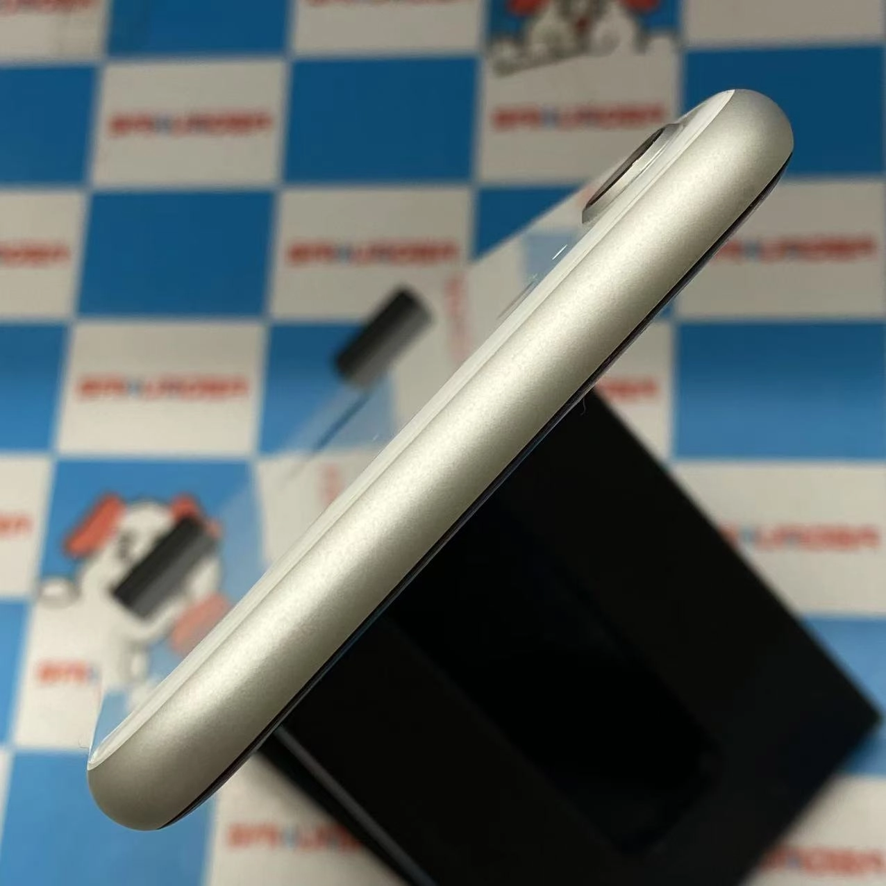 iPhoneSE 第2世代 128GB ホワイト MXD12J/A SIMロック解除済 docomo 極美品