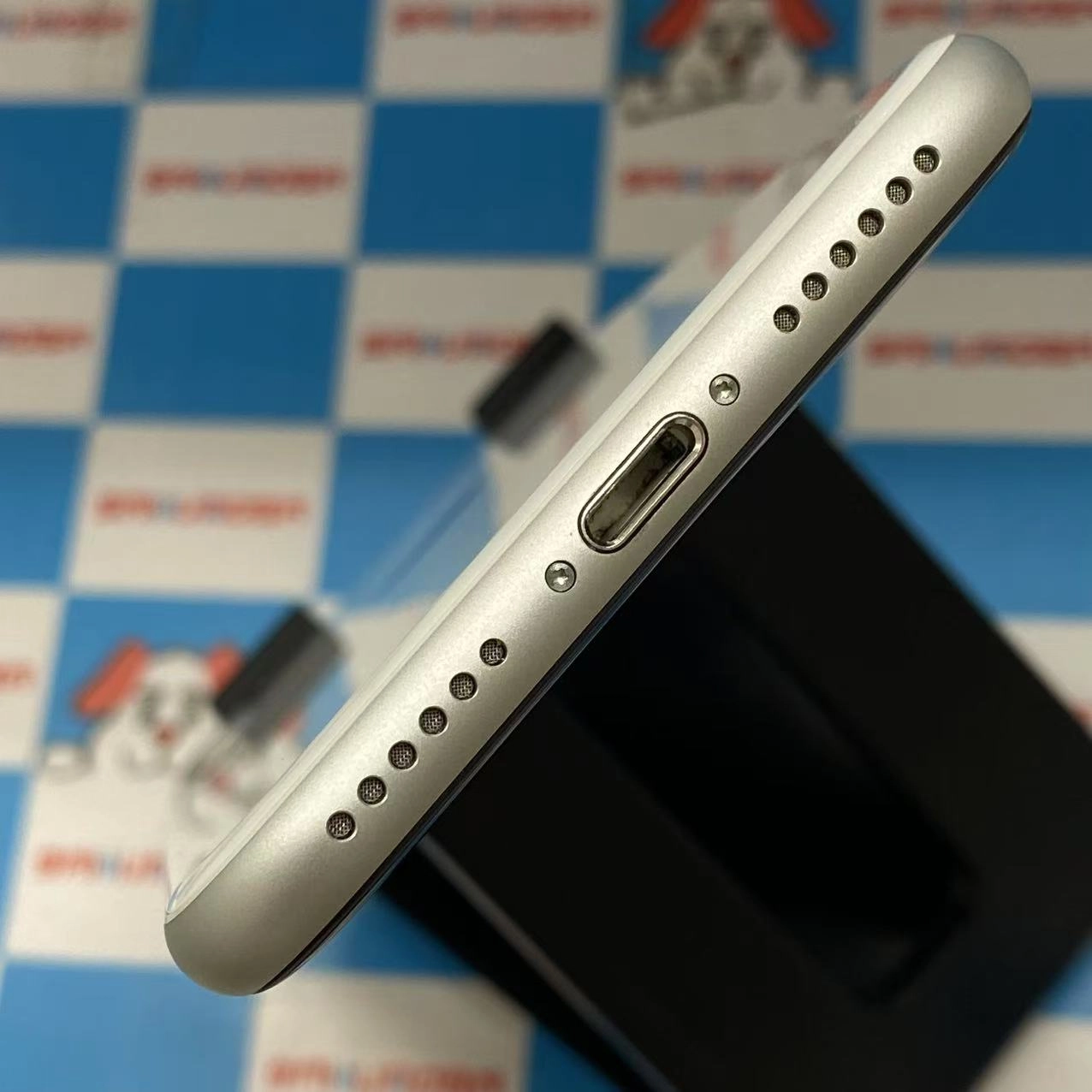 iPhoneSE 第2世代 128GB ホワイト MXD12J/A SIMロック解除済 docomo 極美品