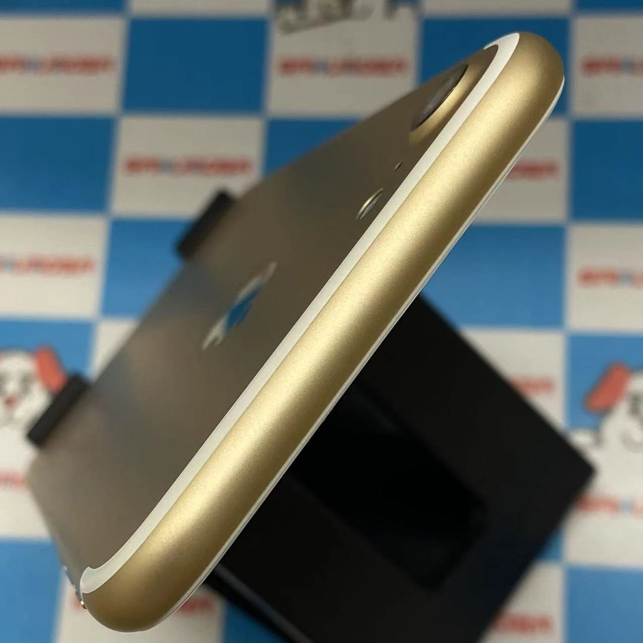 iPhone7 32GB ゴールド MNCG2J/A docomo版SIMフリー極美品