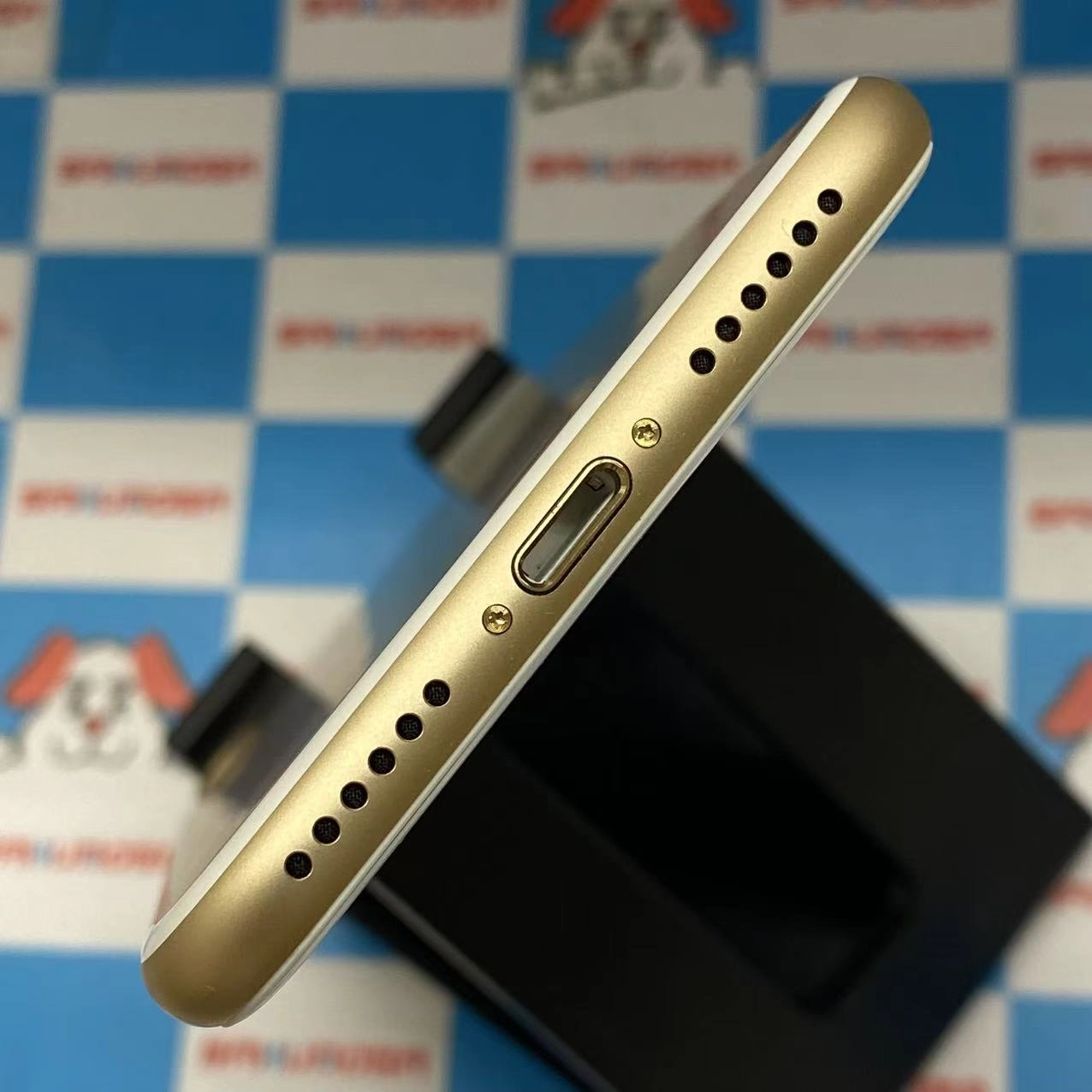 iPhone7 32GB ゴールド MNCG2J/A docomo版SIMフリー極美品