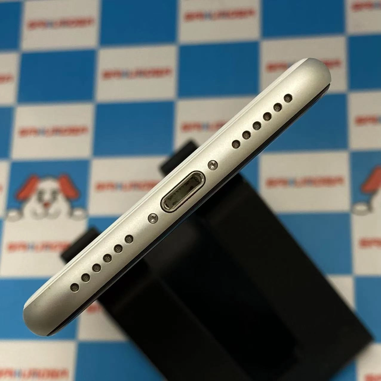 iPhoneSE 第2世代 128GB ホワイト MHGU3J/A AU版SIMフリー 新品同様 au