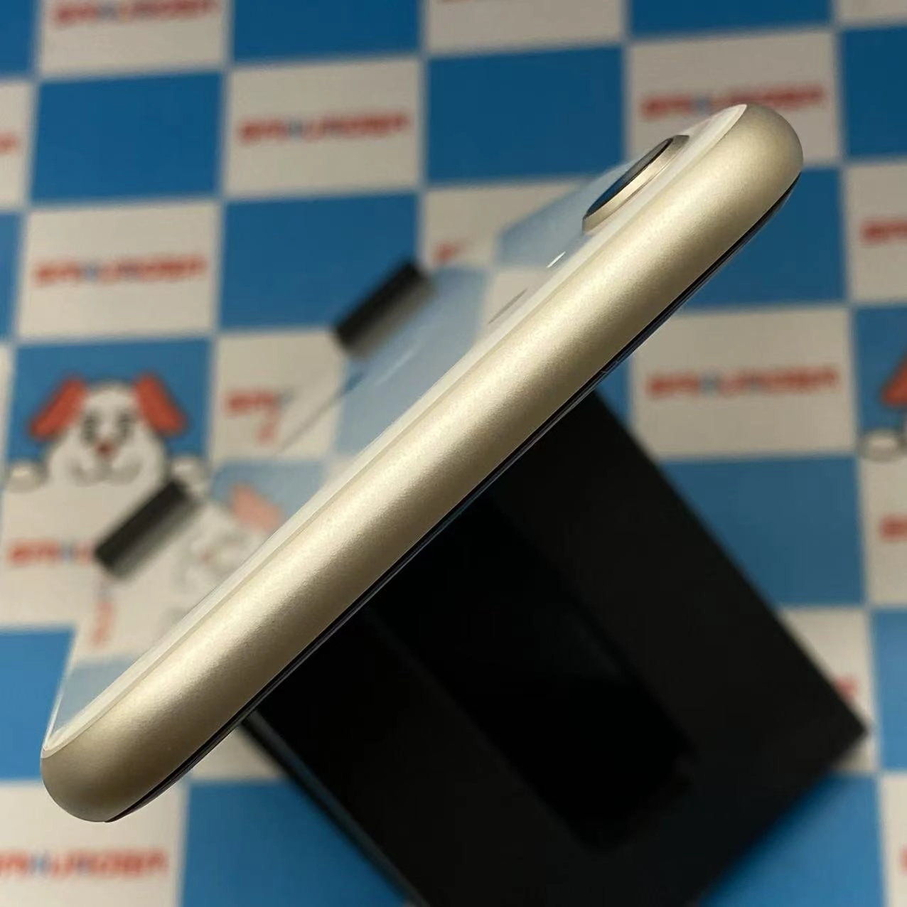 iPhoneSE 第3世代 64GB スターライト MMYD3J/A AU版SIMフリー 新品同様