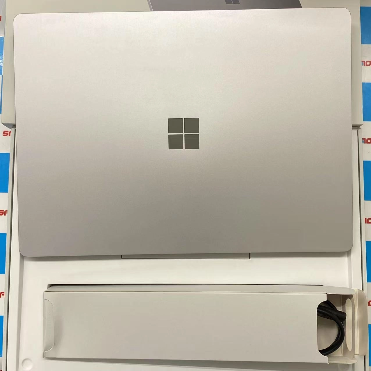 Surface Laptop 3 8GB/256GB プラチナ V4C-00018