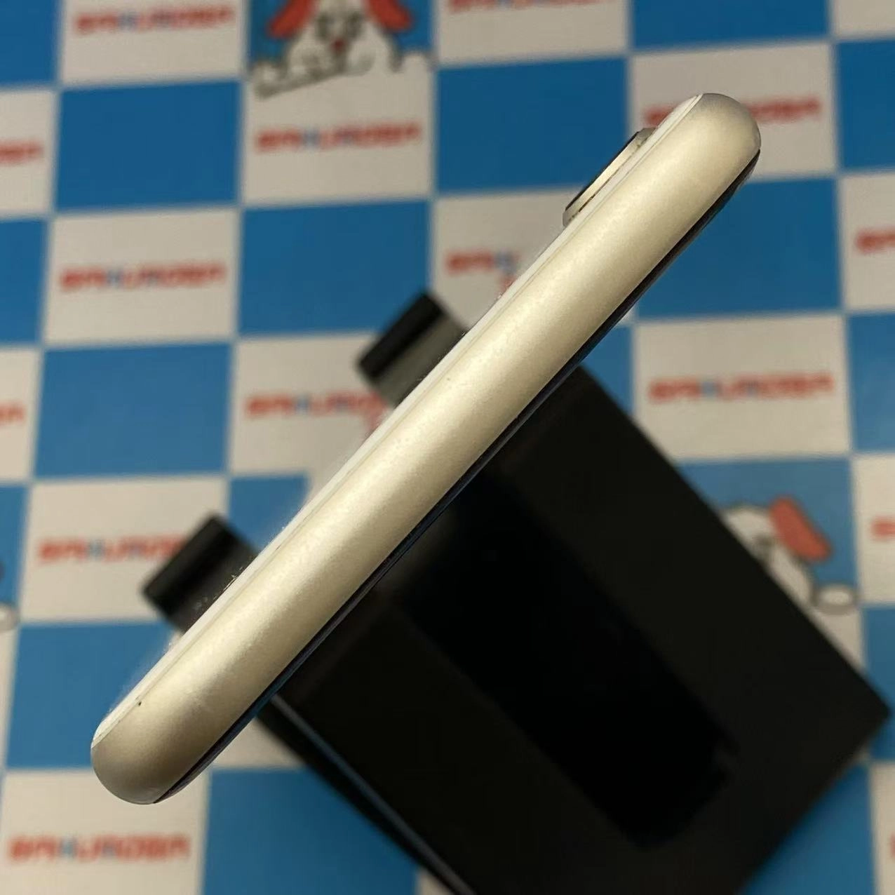 iPhoneSE 第3世代 128GB スターライト MMYG3J/A AU版SIMフリー ジャンク品