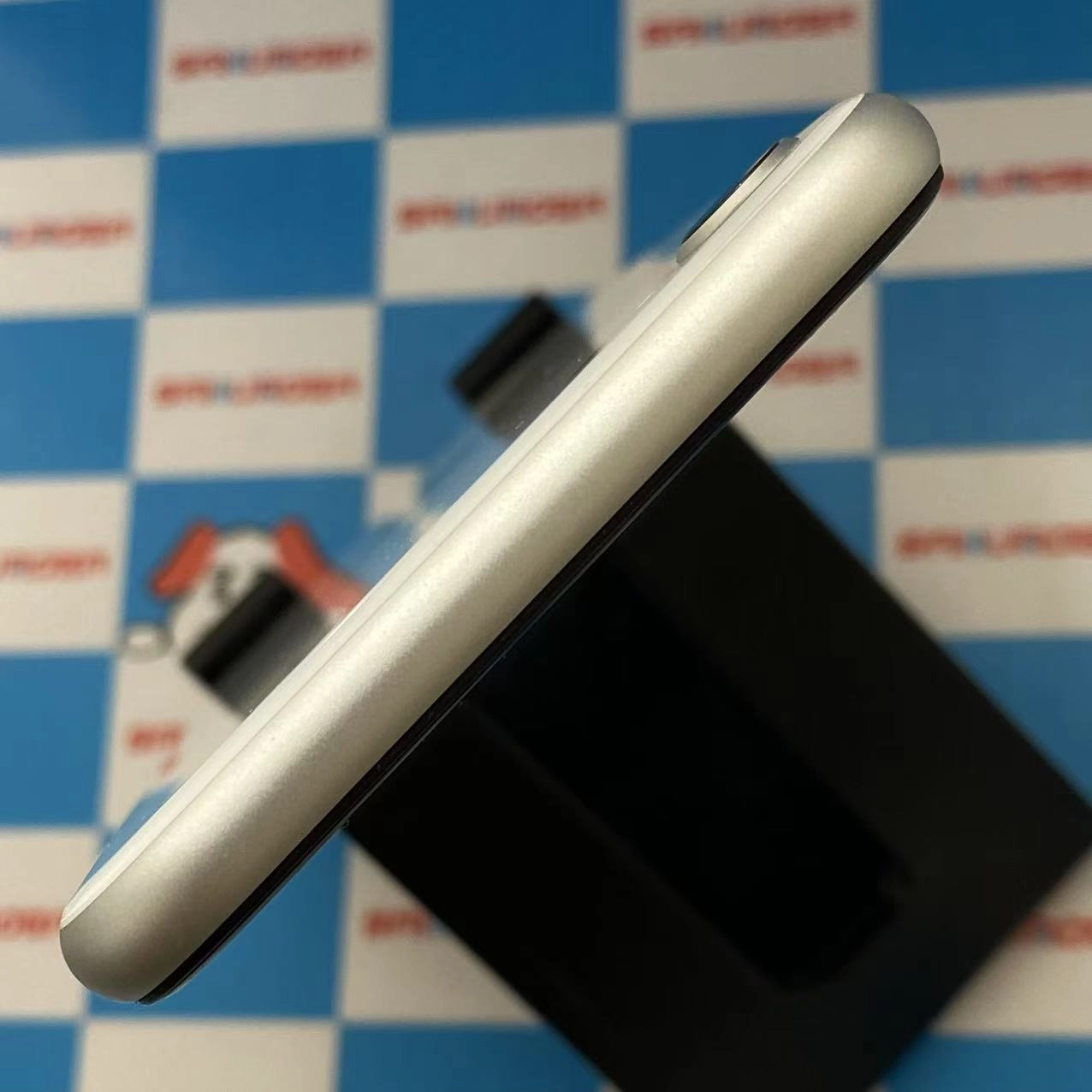 iPhoneSE 第2世代 64GB ホワイト MX9T2J/A docomo版SIMフリー ジャンク品