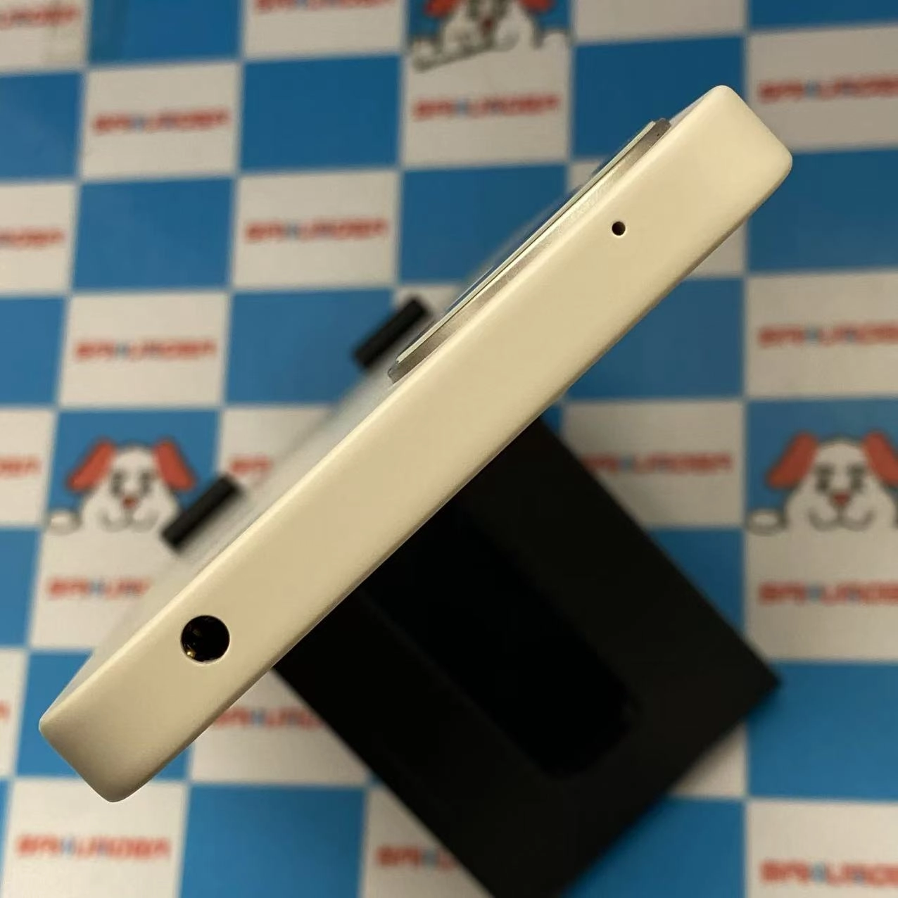 AQUOS wish4 4GB/64GB ホワイト SH-52E docomo版SIMフリー 極美品