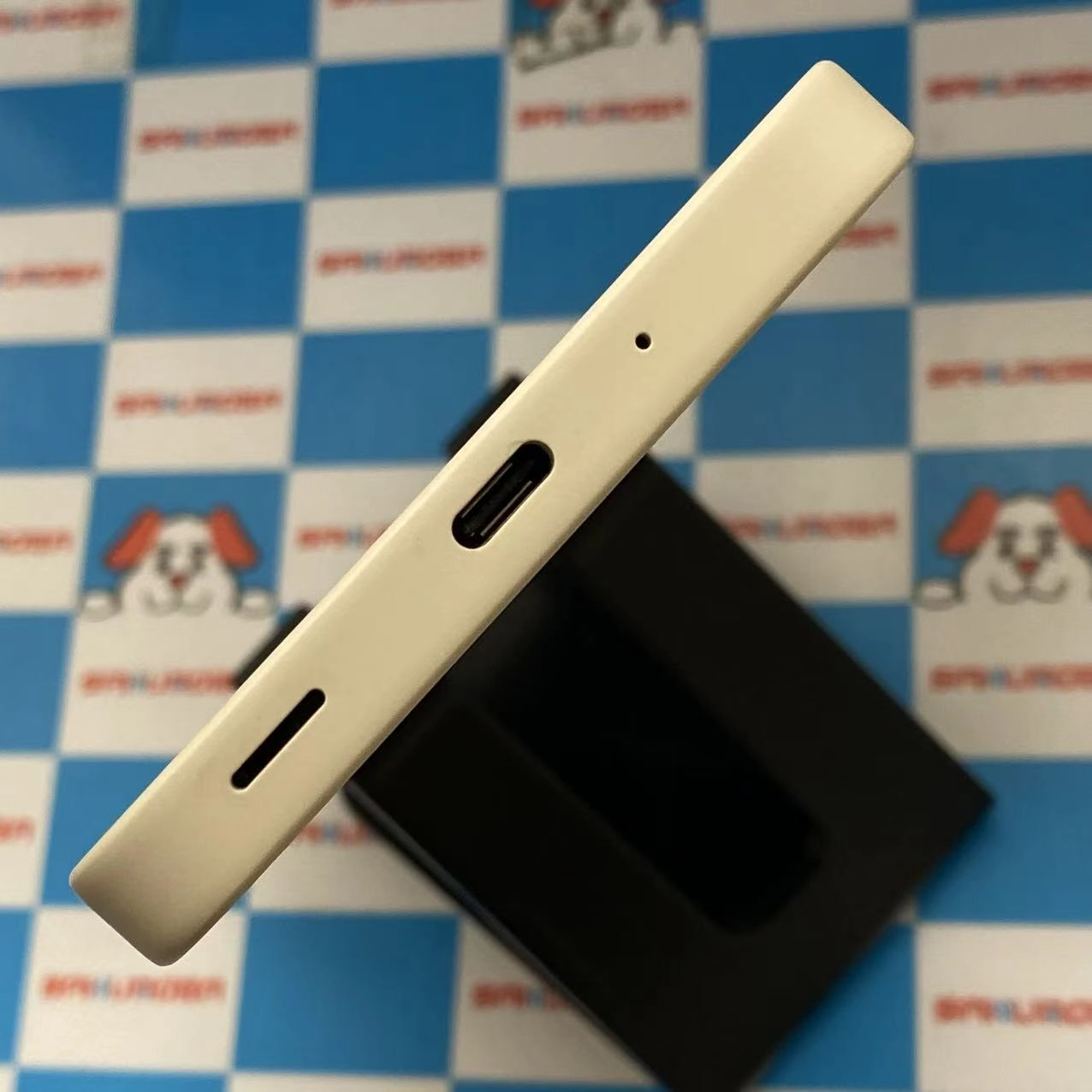 AQUOS wish4 4GB/64GB ホワイト SH-52E docomo版SIMフリー 極美品