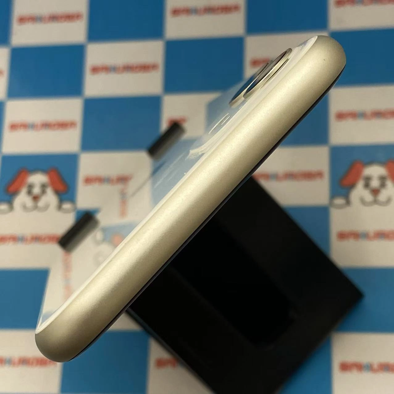 iPhone11 64GB ホワイト MWLU2J/A docomo版SIMフリー 極美品