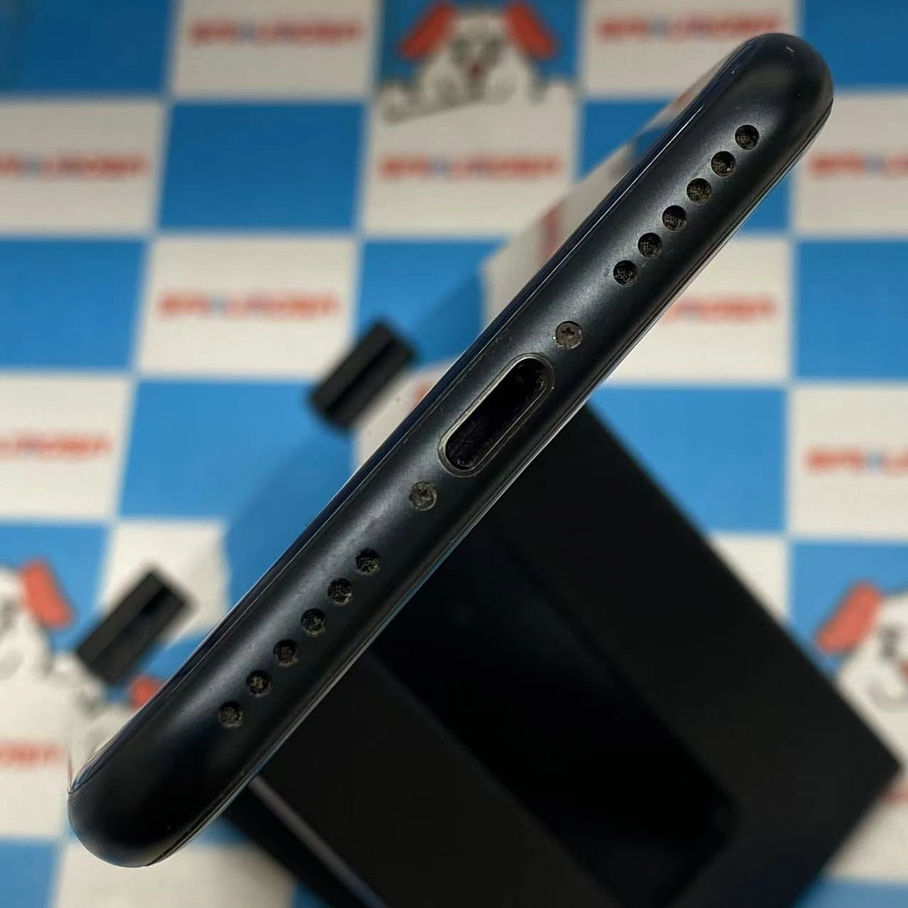 iPhoneSE 第3世代 64GB ミッドナイト MMYC3J/A AU版SIMフリー