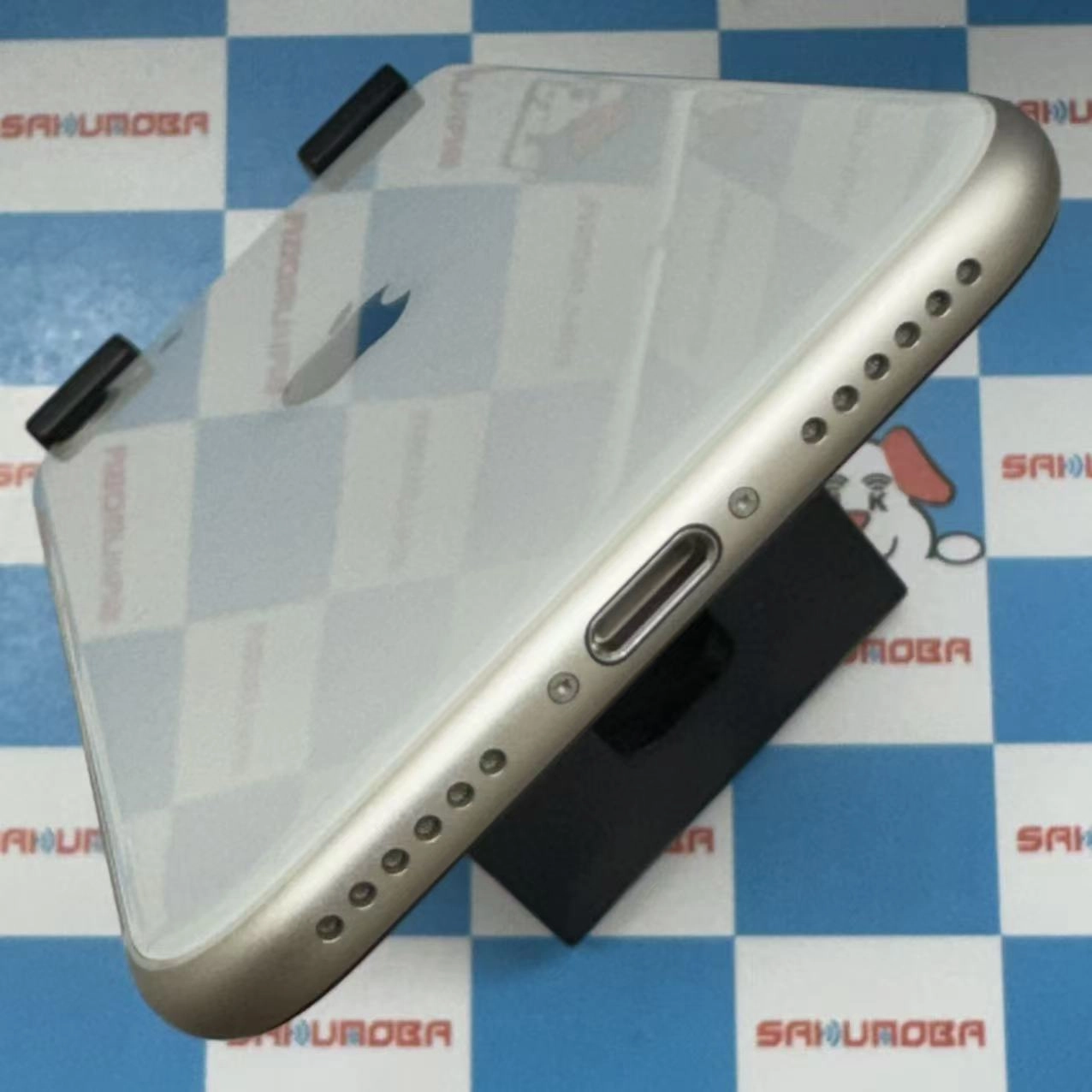 iPhoneSE 第3世代 64GB スターライト MMYD3J/A SIMロック解除済 docomo 極美品