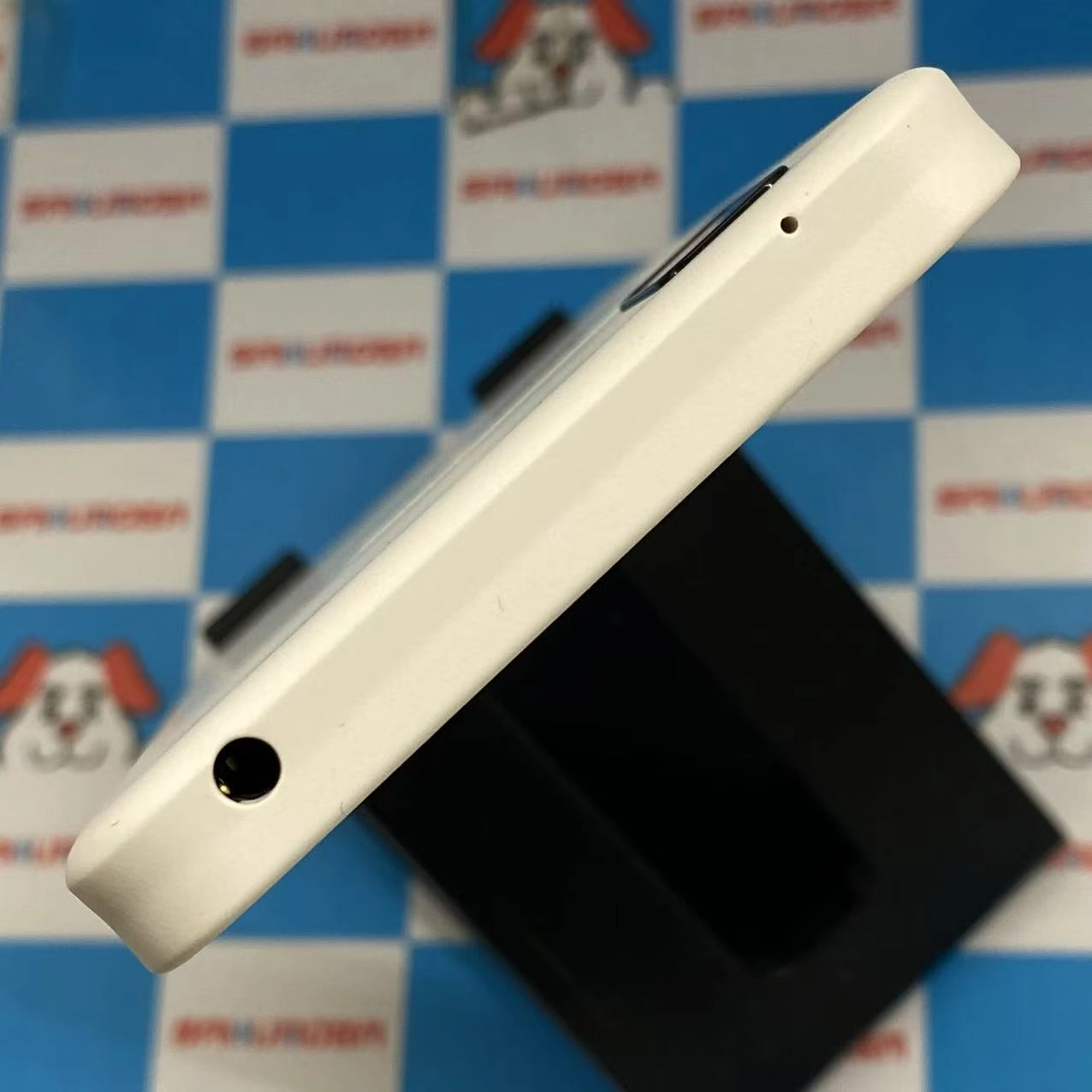 AQUOS wish2 64GB ホワイト SH-51C docomo版SIMフリー 極美品