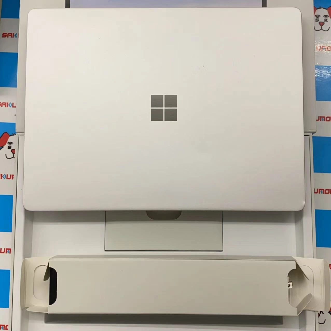 Surface Laptop 第1世代 4GB 64GB PLATINUM 1ZO-00020