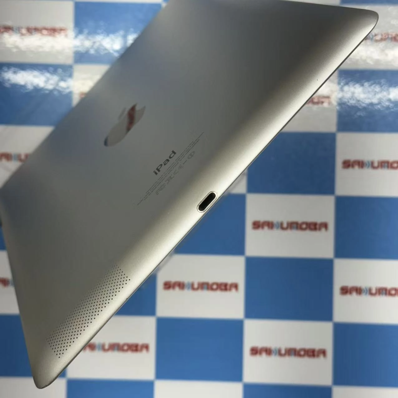iPad 第4世代 Wi-Fi 32GB ホワイト MD514J/A