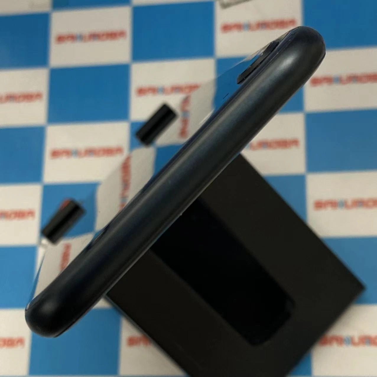 iPhoneSE 第3世代 128GB ミッドナイト MMYF3J/A AU版SIMフリー 新品同様