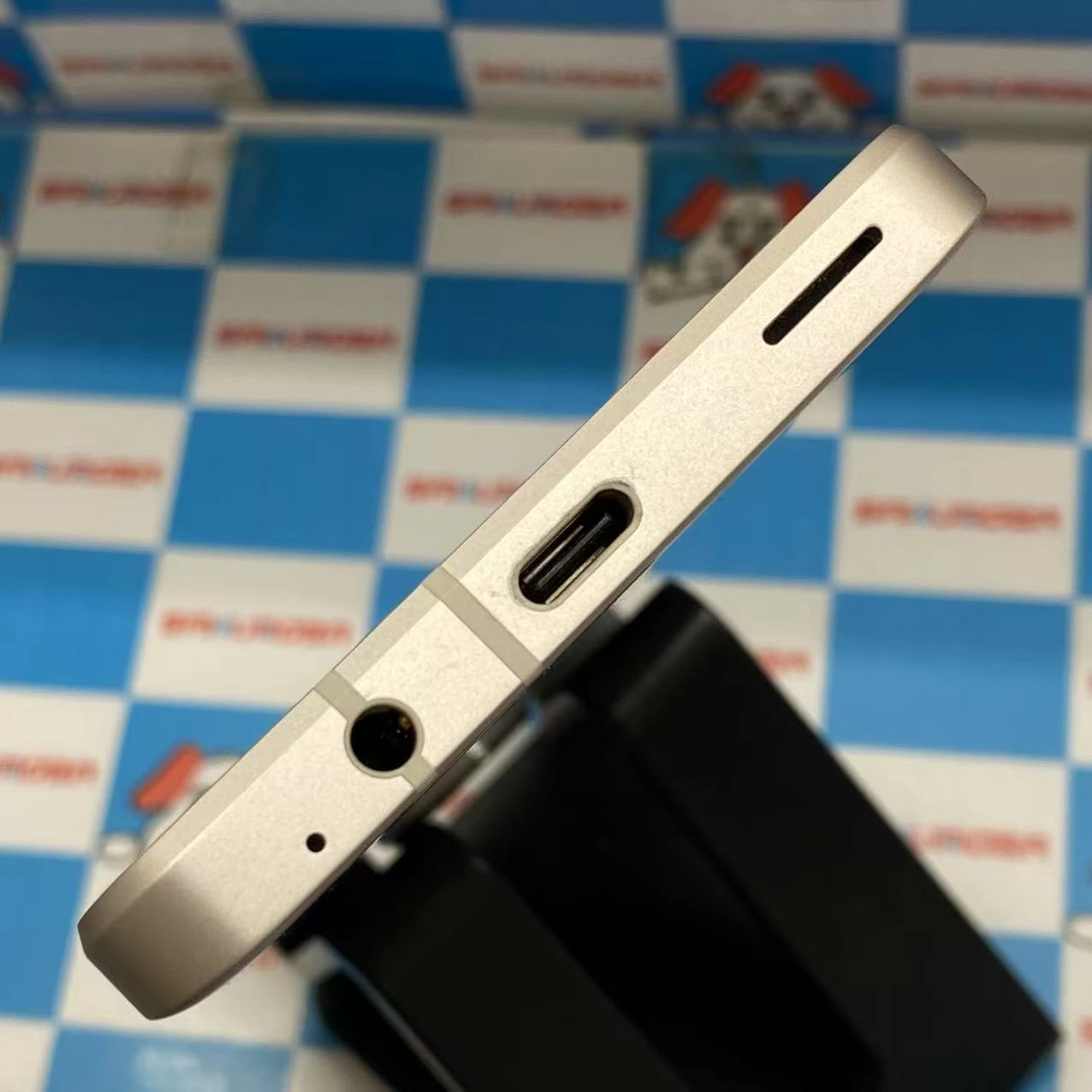 AQUOS sense8 6GB/128GB ライトカッパー SH-M26 ストア版SIMフリー 美品