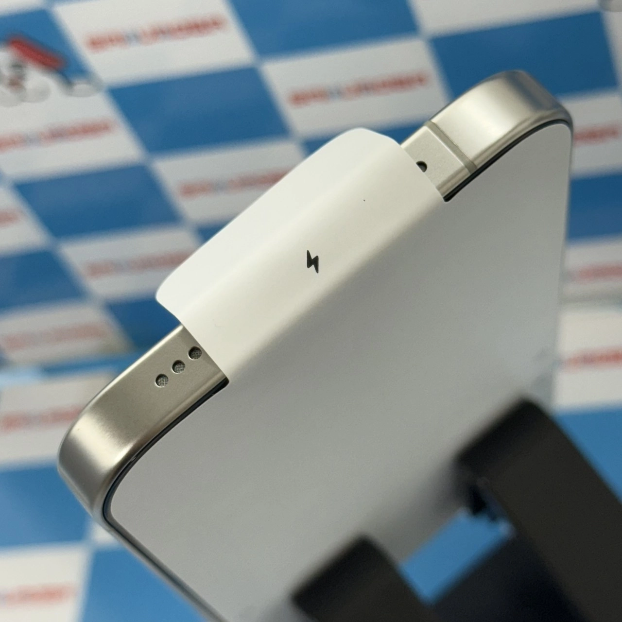 iPhone15 Pro 256GB ホワイトチタニウム FTUD3J/A Apple版SIMフリー 整備新品未使用