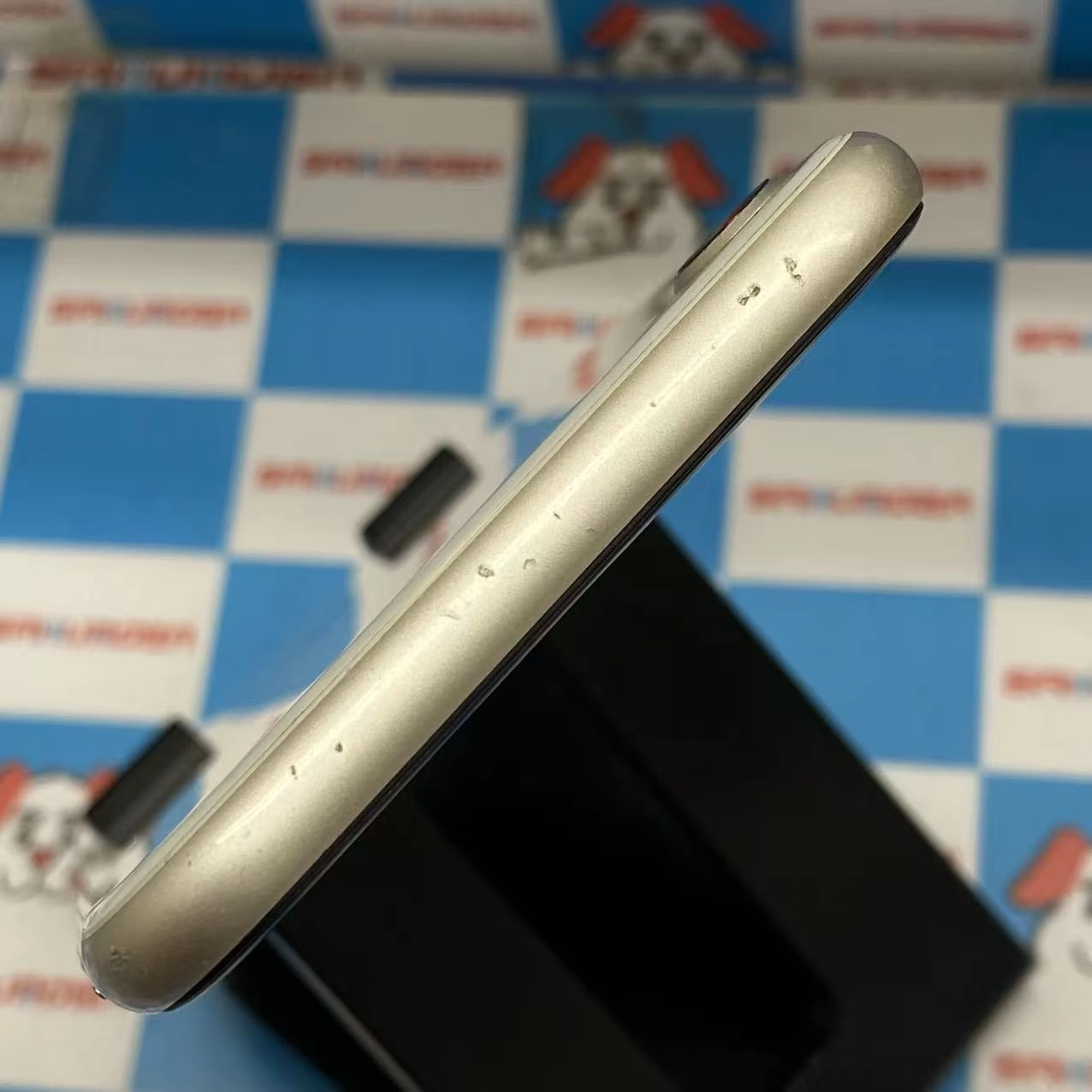 iPhoneSE 第3世代 128GB スターライト MMYG3J/A AU版SIMフリー ジャンク品