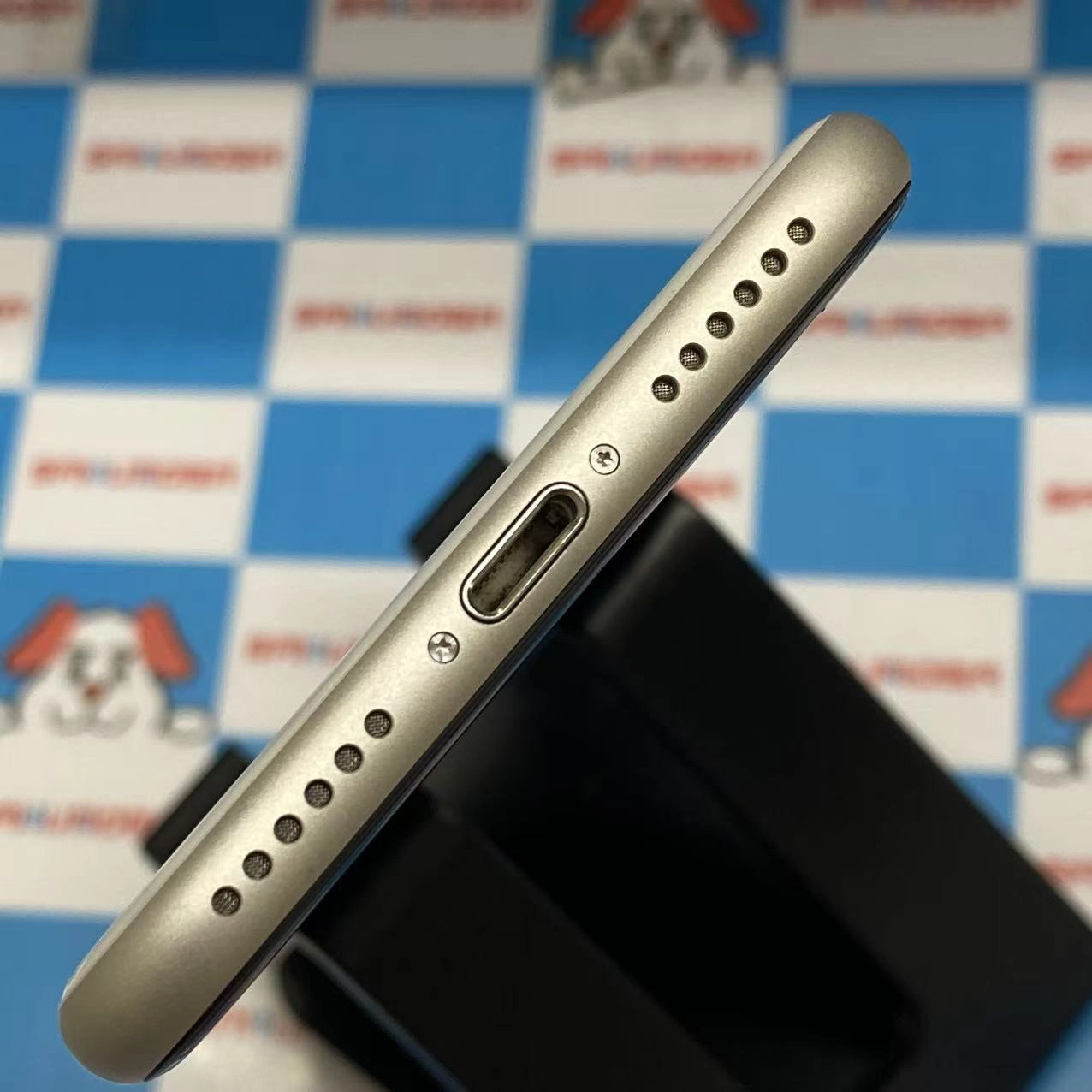 iPhoneSE 第3世代 64GB スターライト MMYD3J/A AU版SIMフリー