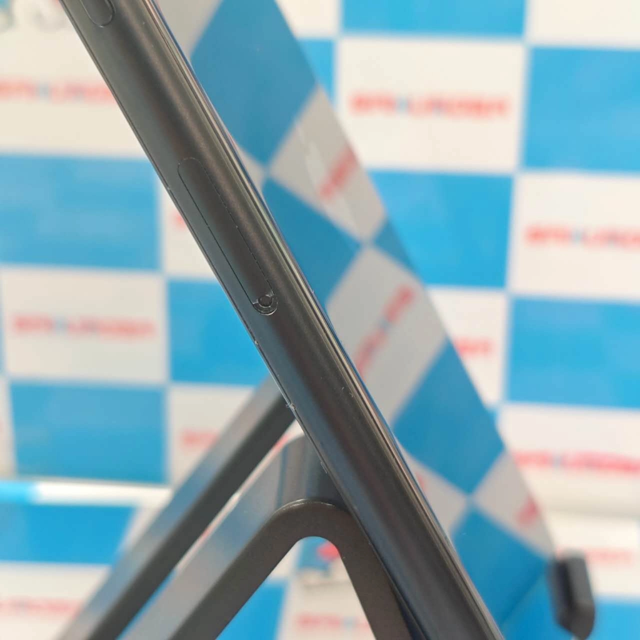 iPhoneSE 第3世代 64GB ミッドナイト MMYC3J/A AU版SIMフリー 訳あり品