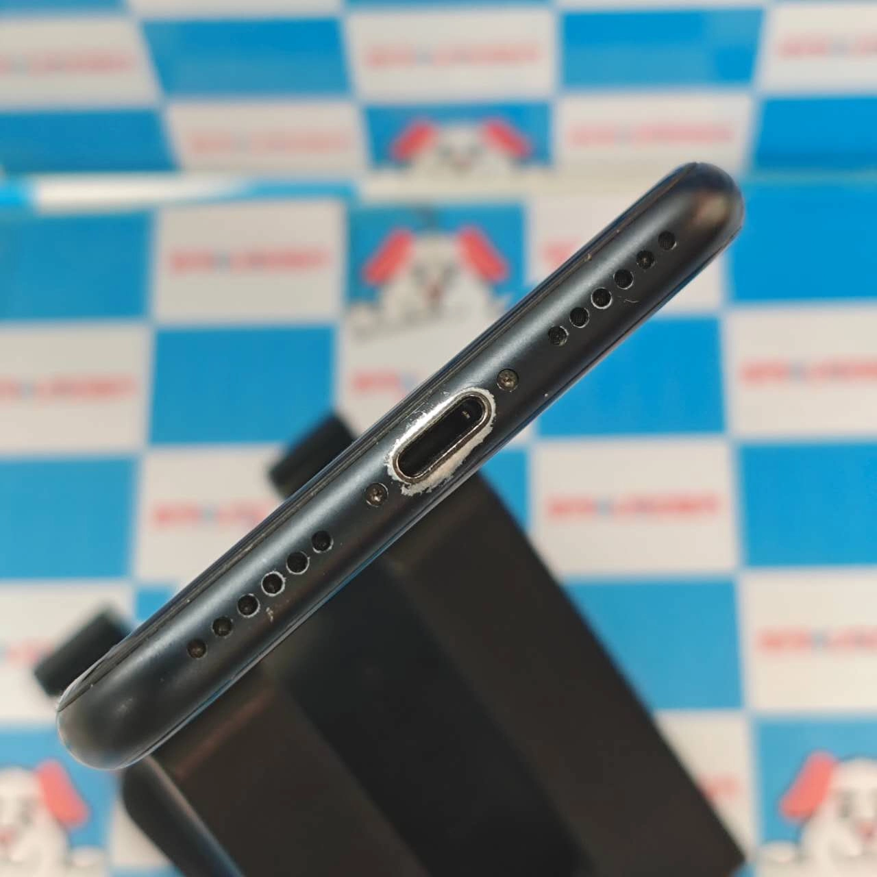 iPhoneSE 第3世代 64GB ミッドナイト MMYC3J/A AU版SIMフリー 訳あり品