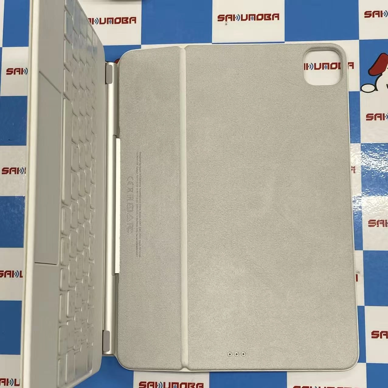 iPad 11インチ用 Magic Keyboard None ホワイト MJQJ3J/A美品