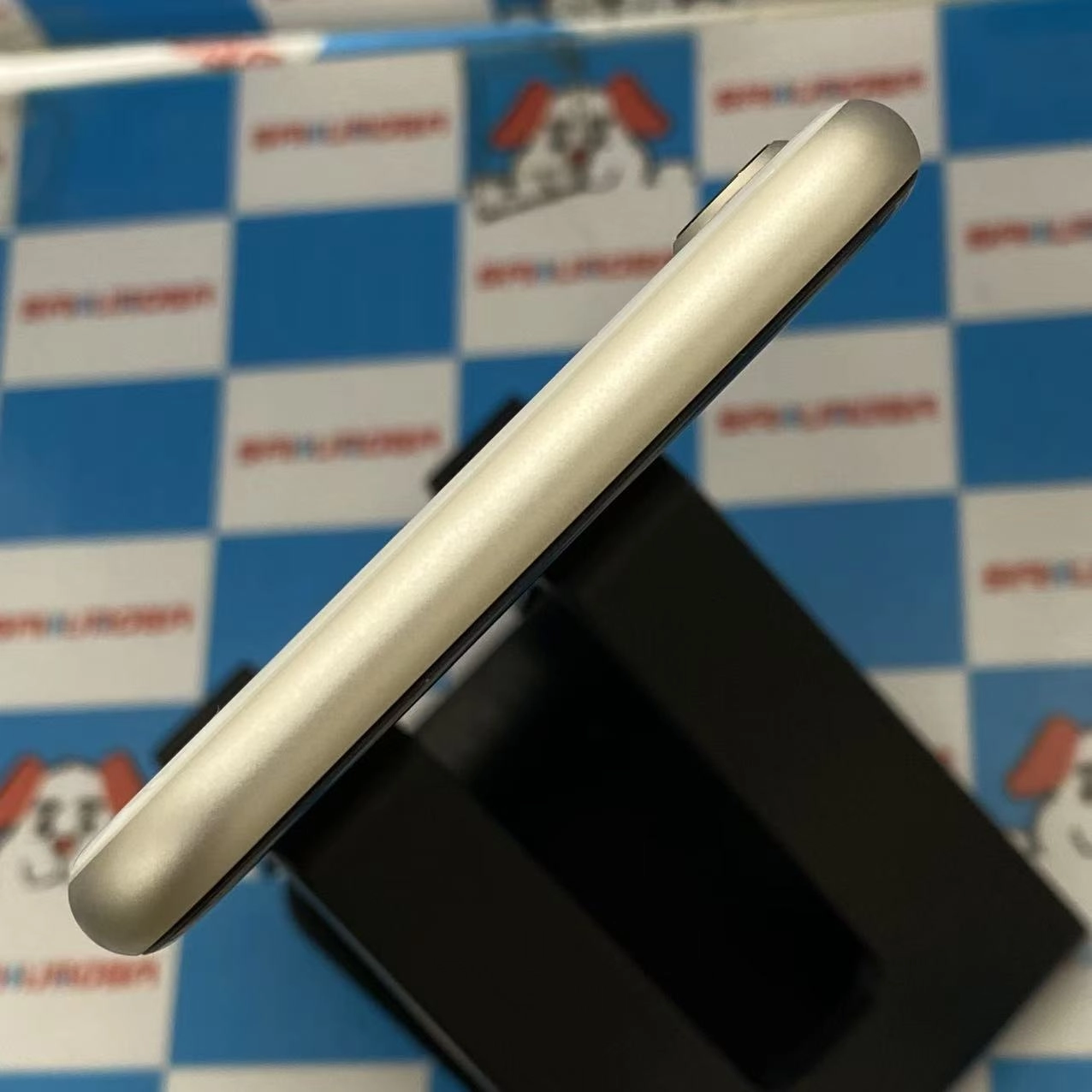 iPhoneSE 第3世代 64GB スターライト MMYD3J/A SoftBank版SIMフリー 極美品