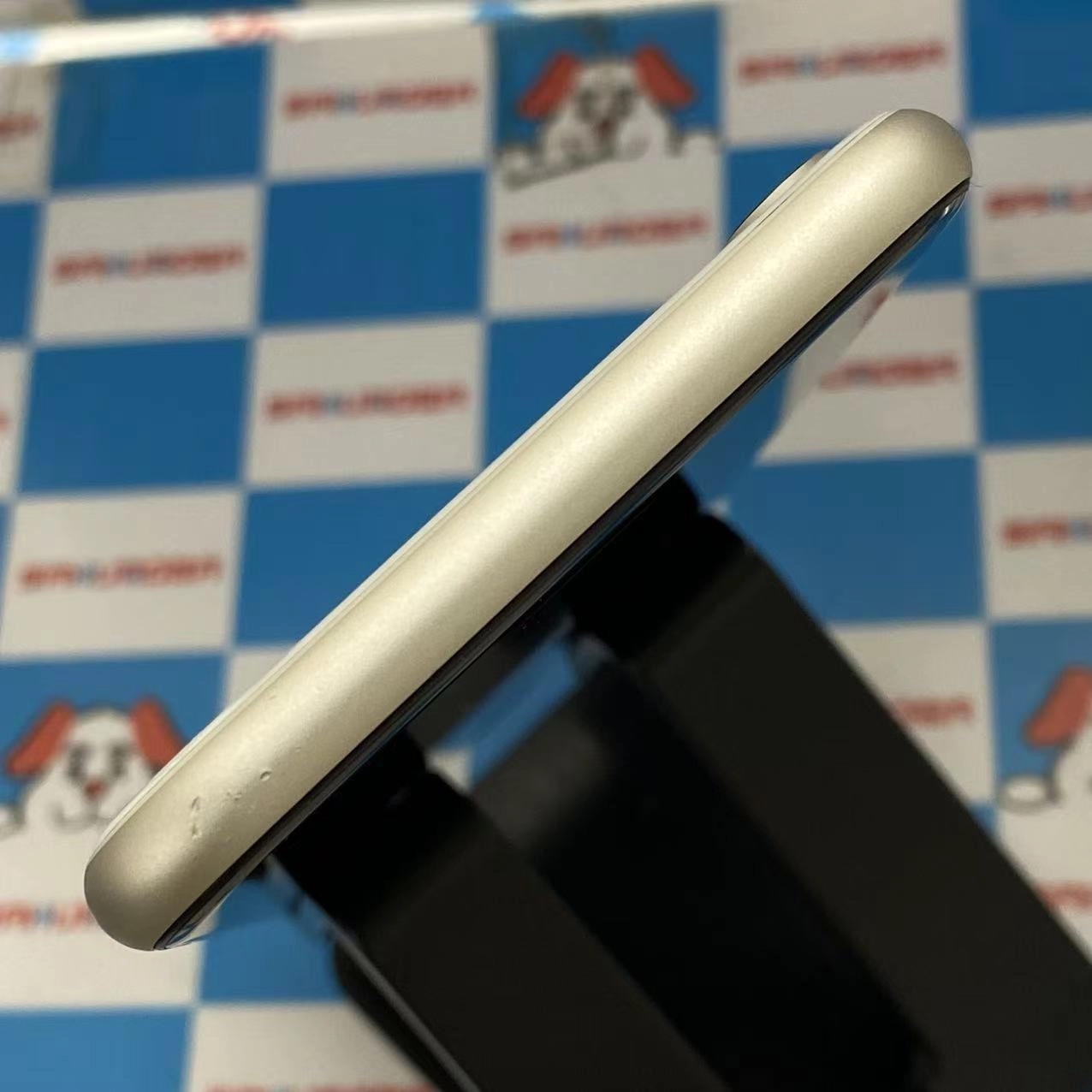 iPhoneSE 第3世代 128GB スターライト MMYG3J/A SIMフリー