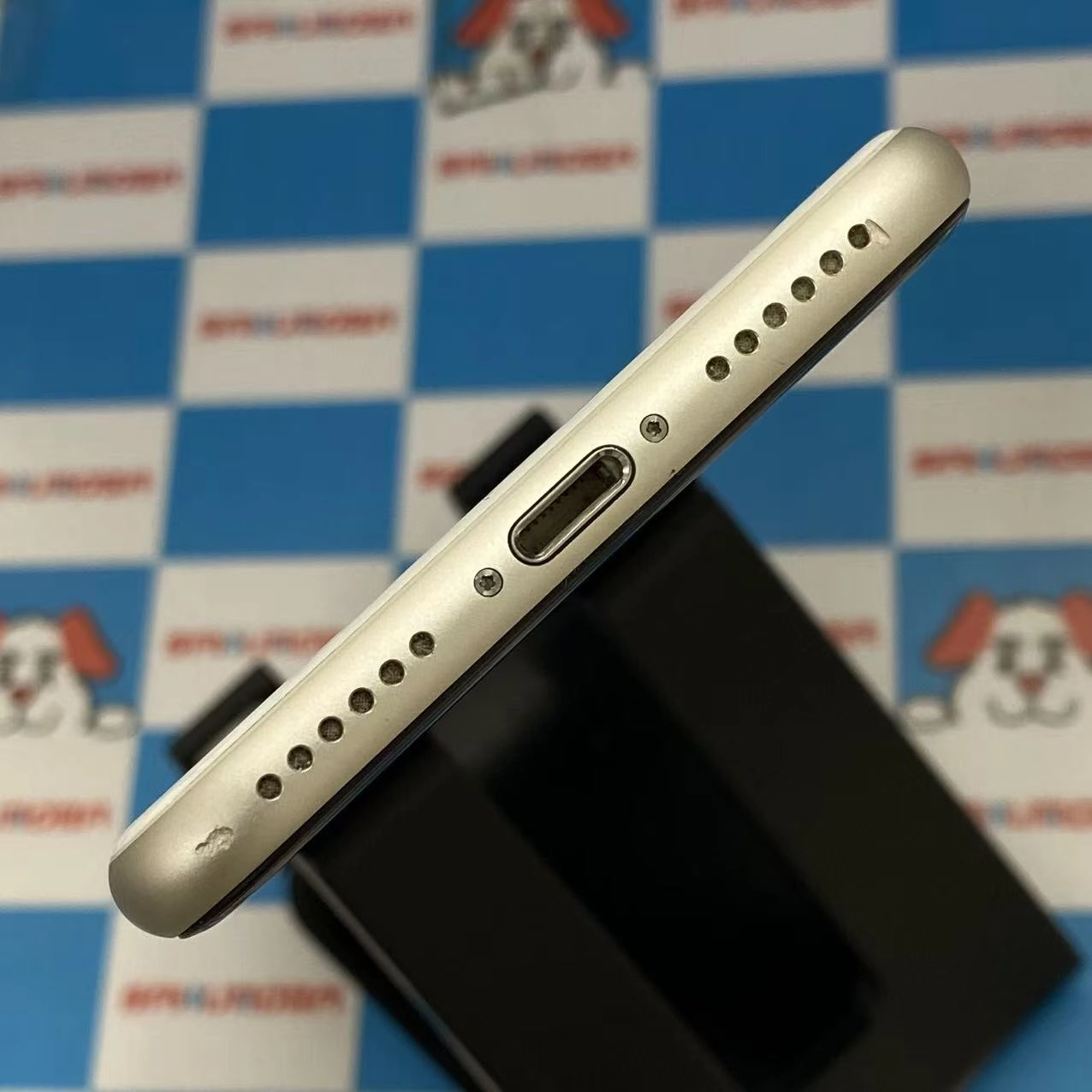 iPhoneSE 第3世代 128GB スターライト MMYG3J/A SIMフリー