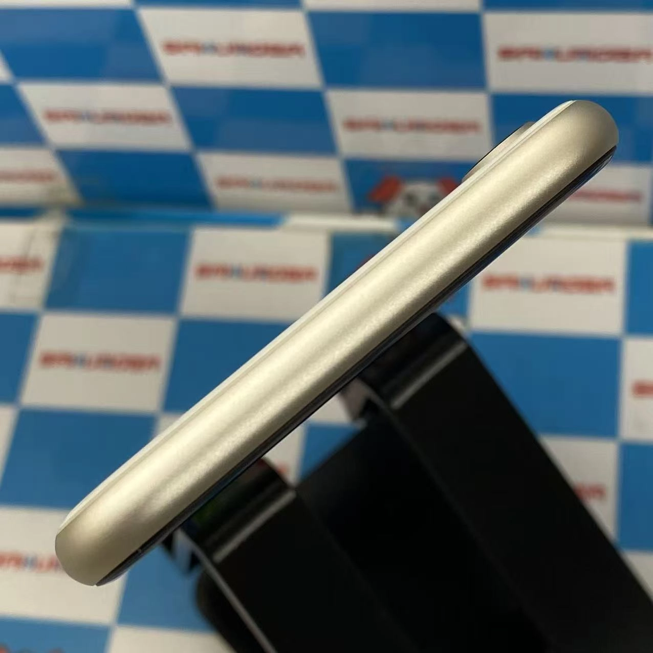 iPhoneSE 第3世代 64GB スターライト MMYD3J/A SIMロック解除済 au訳あり品