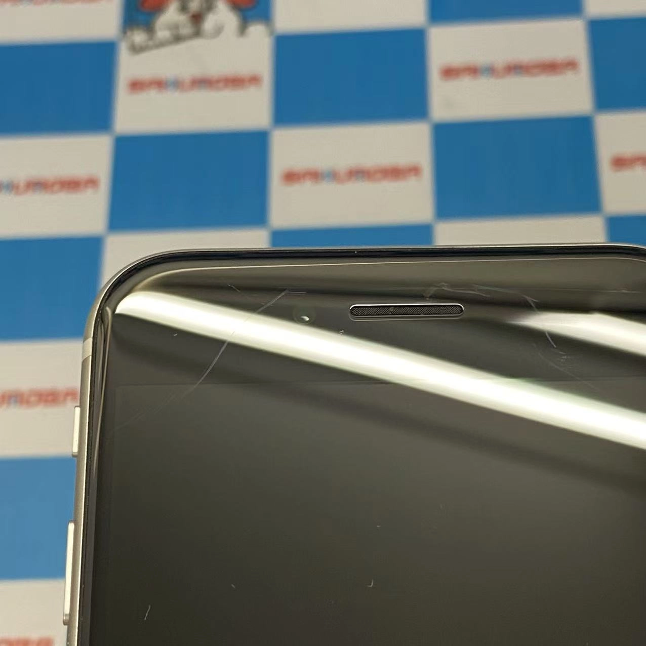 iPhoneSE 第3世代 64GB スターライト MMYD3J/A AU版SIMフリー