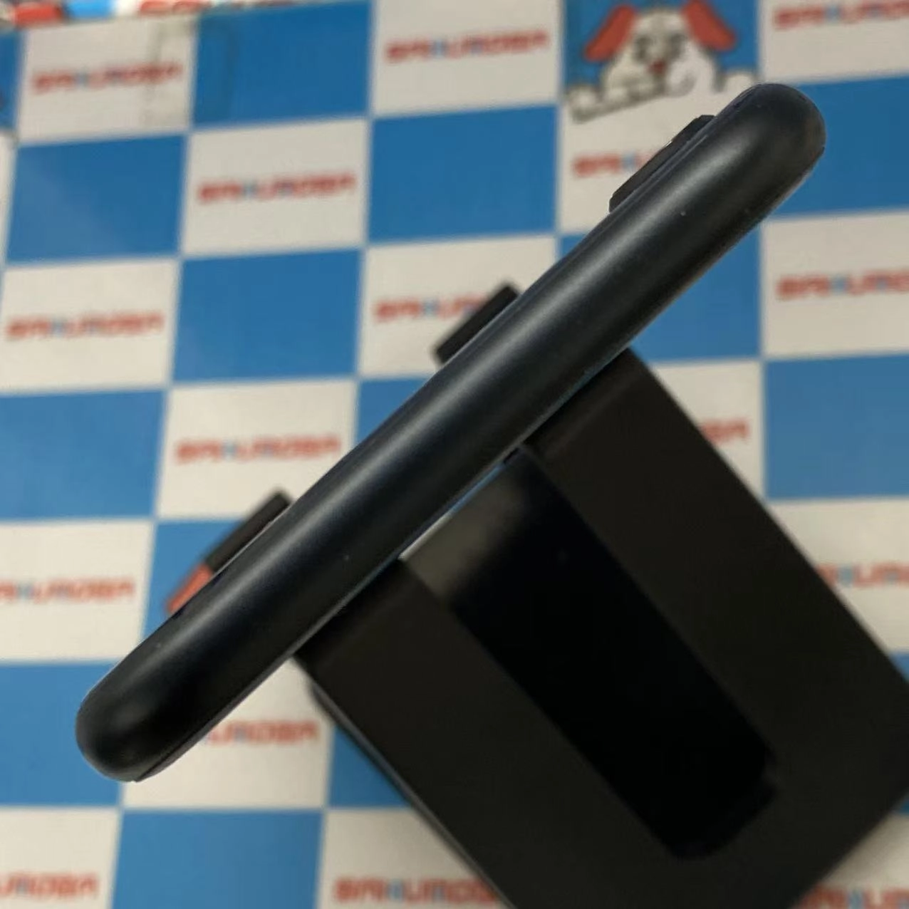 iPhoneSE 第3世代 64GB ミッドナイト MMYC3J/A AU版SIMフリー 美品