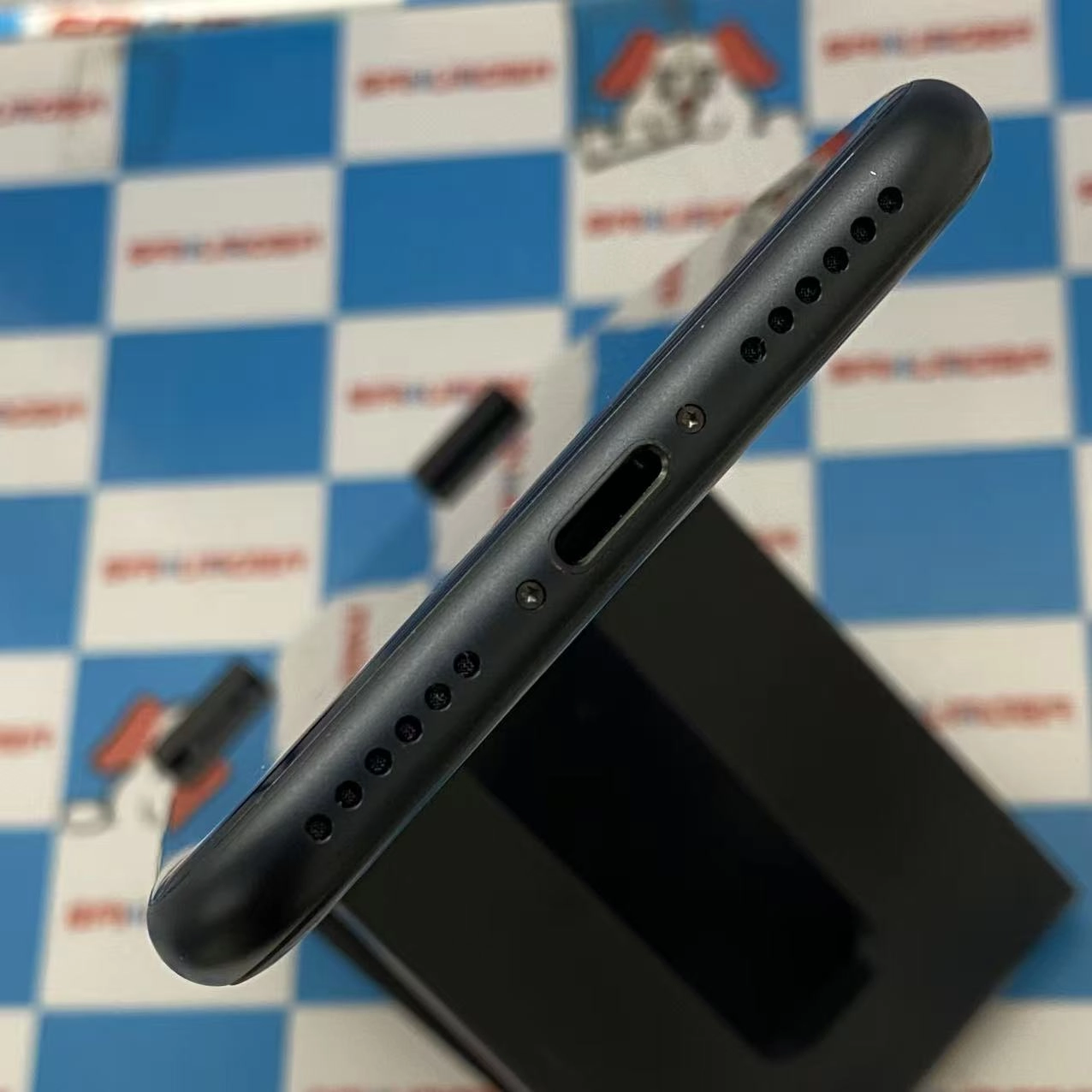 iPhoneSE 第3世代 64GB ミッドナイト MMYC3J/A AU版SIMフリー 美品