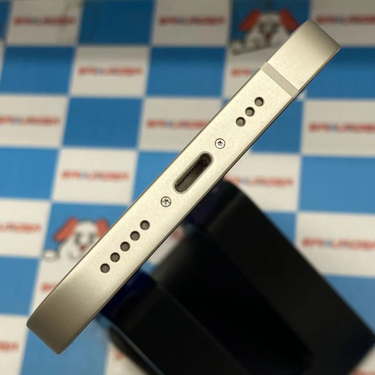 iPhone13 128GB スターライト MLND3J/A docomo版SIMフリー新品同様