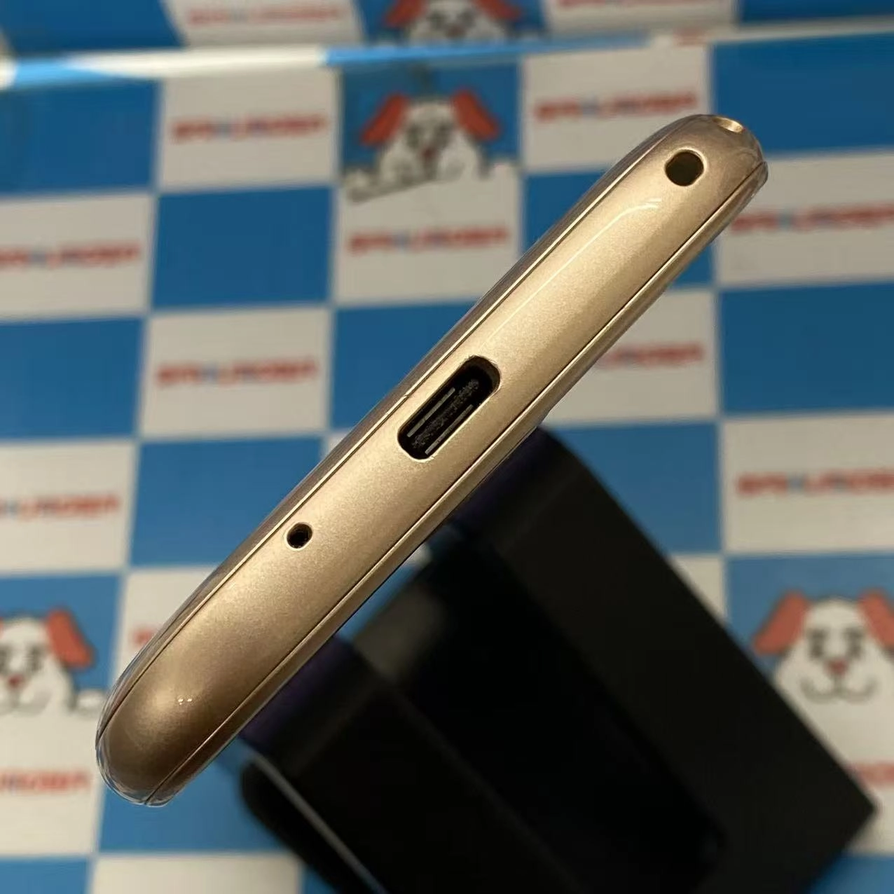 らくらくスマートフォン me F-01L 32GB ゴールド docomo版SIMフリー
