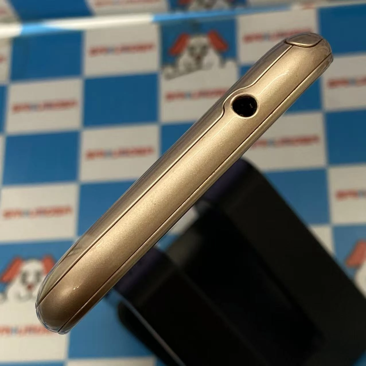 らくらくスマートフォン me F-01L 32GB ゴールド docomo版SIMフリー