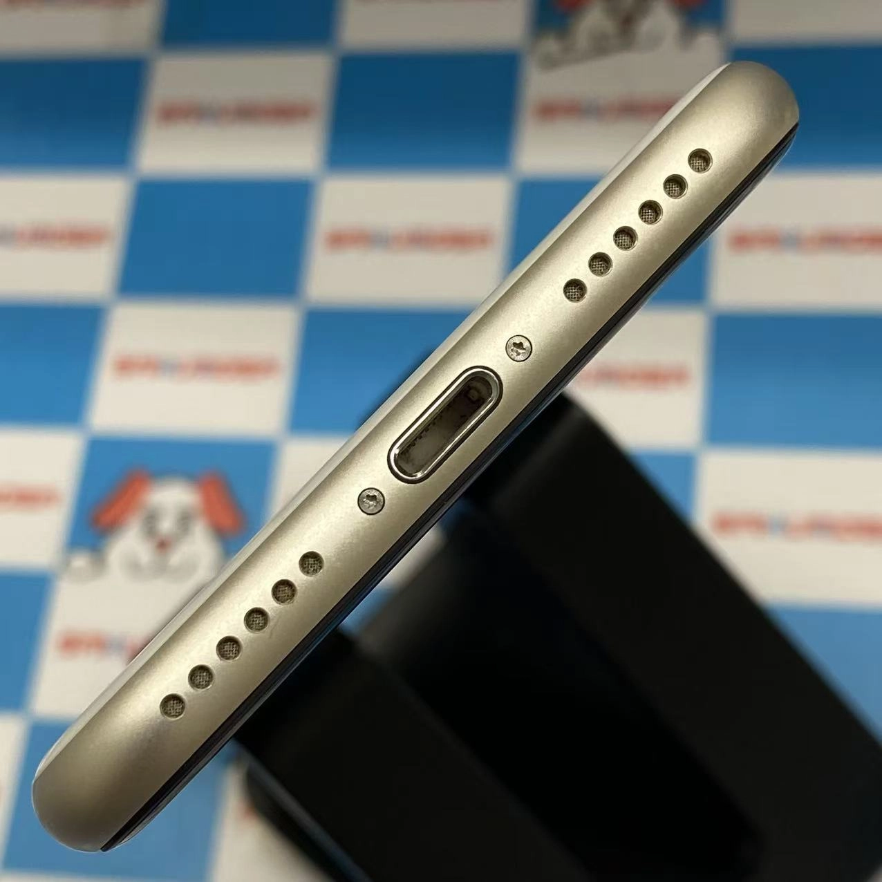 iPhoneSE 第3世代 128GB スターライト MMYG3J/A SIMフリー美品