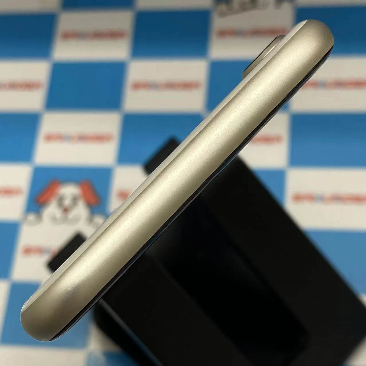 iPhoneSE 第3世代 128GB スターライト MMYG3J/A SIMフリー美品