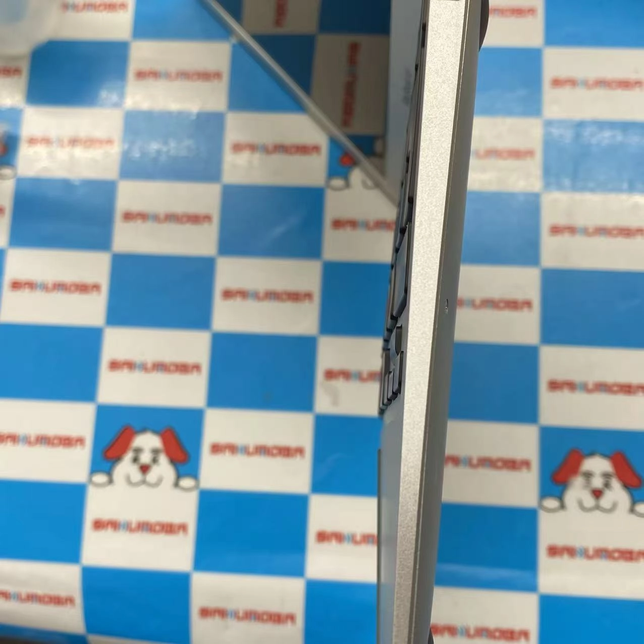 MacBook Air  ** Apple 64GB * MC968J/A  auジャンク品