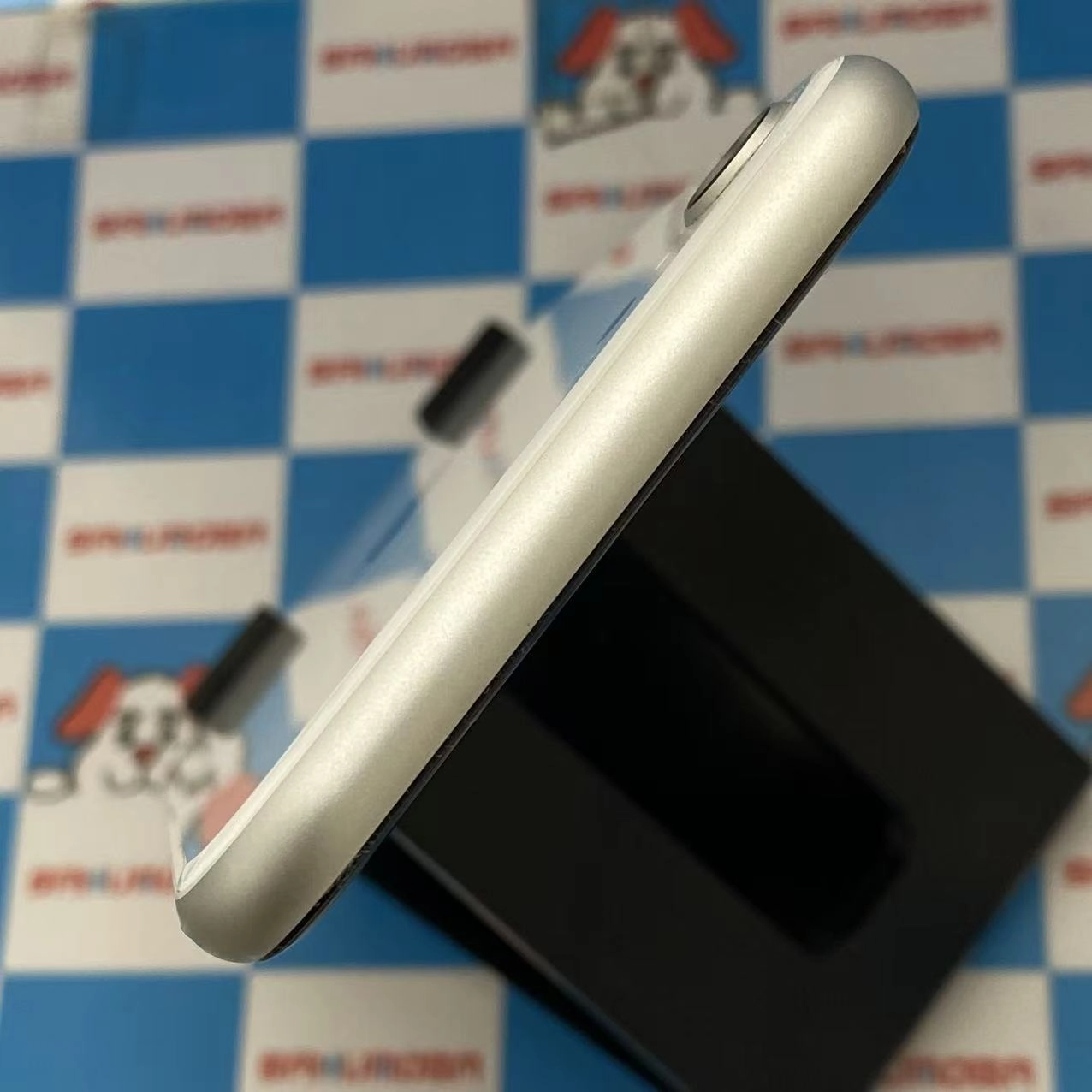 iPhoneSE 第2世代 256GB ホワイト MXVU2J/A docomo版SIMフリー 美品