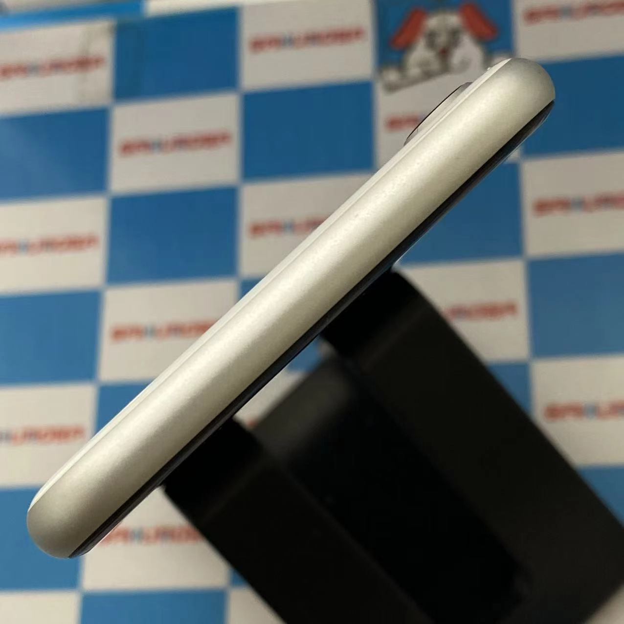 iPhoneSE 第2世代 256GB ホワイト MXVU2J/A docomo版SIMフリー