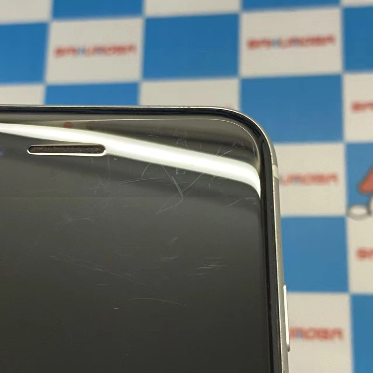 iPhoneSE 第2世代 256GB ホワイト MXVU2J/A docomo版SIMフリー