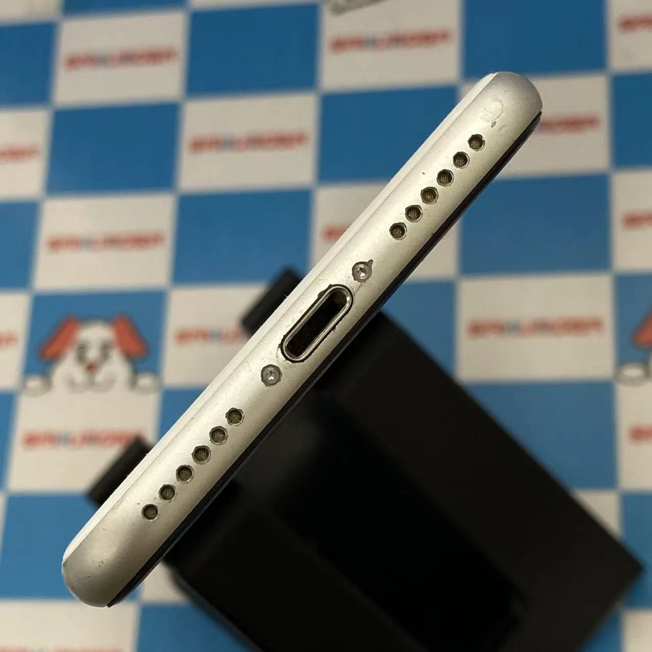 iPhoneSE 第2世代 256GB ホワイト MXVU2J/A docomo版SIMフリー