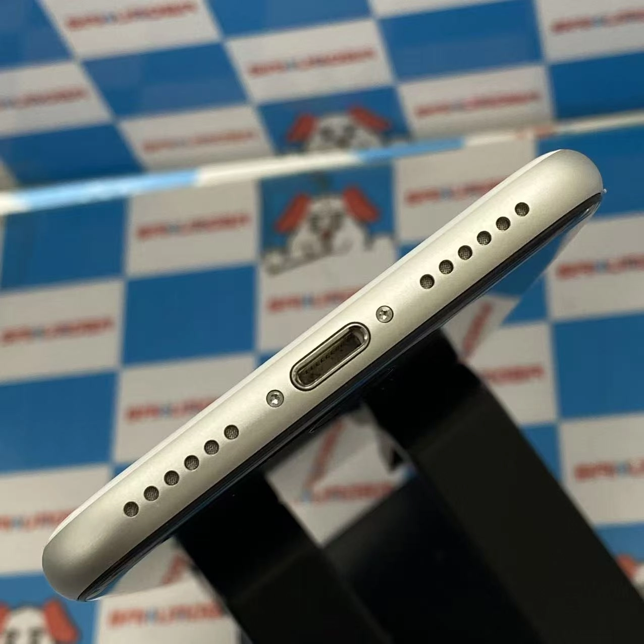 iPhoneSE 第2世代 256GB ホワイト MXVU2J/A AU版SIMフリー au