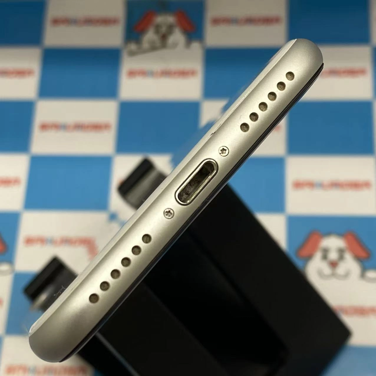 iPhoneSE 第2世代 64GB ホワイト MHGQ3J/A SoftBank版SIMフリージャンク品