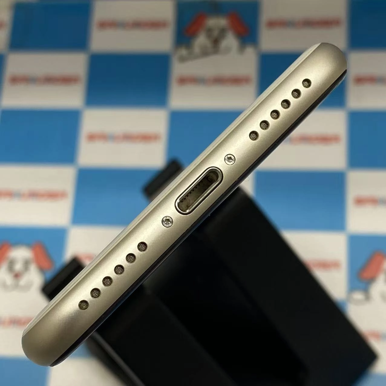 iPhoneSE 第3世代 128GB スターライト MMYG3J/A SIMフリー極美品