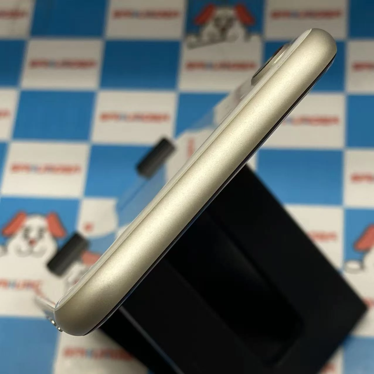 iPhoneSE 第3世代 64GB スターライト MMYD3J/A AU版SIMフリー