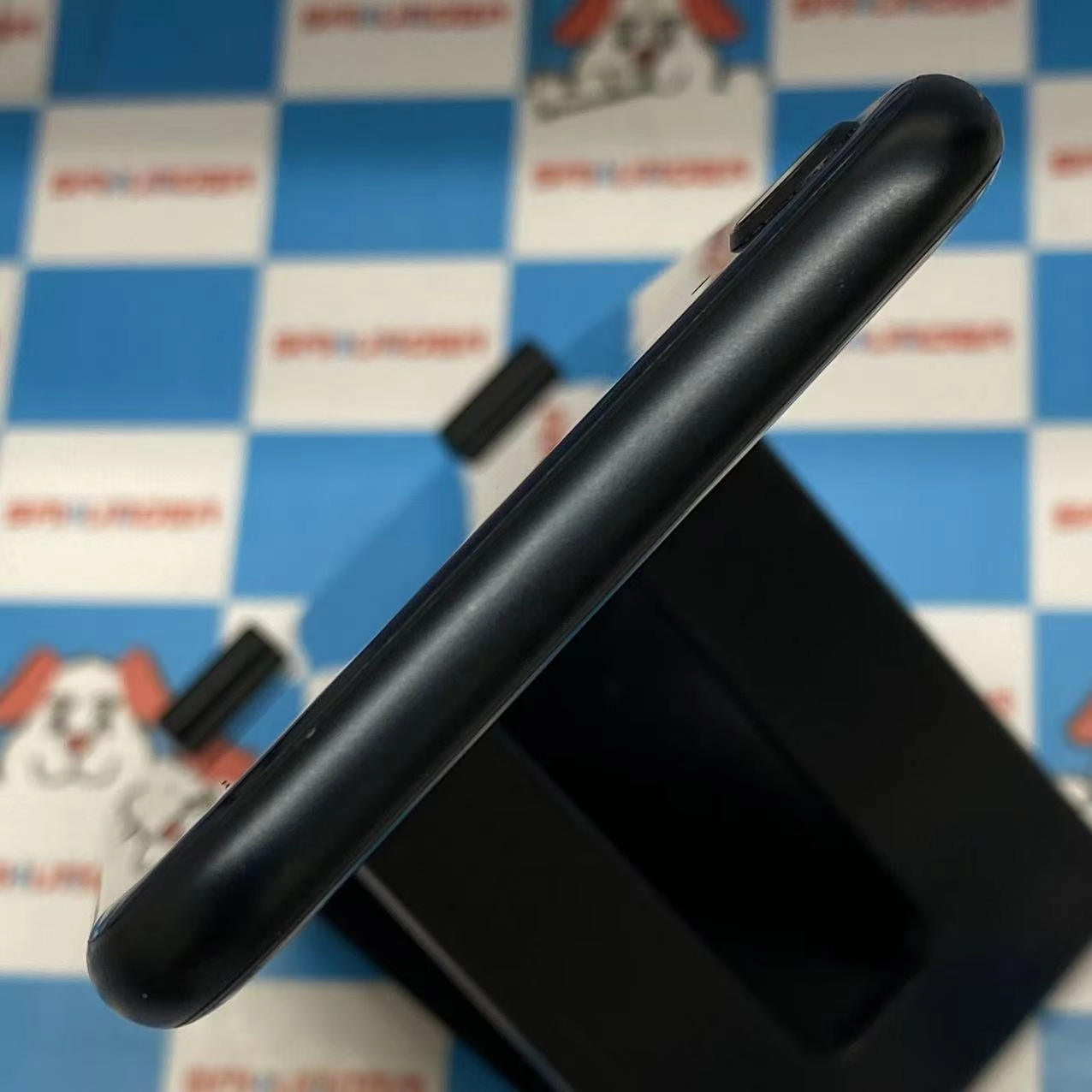 iPhoneSE 第3世代 128GB ミッドナイト MMYF3J/A docomo版SIMフリー